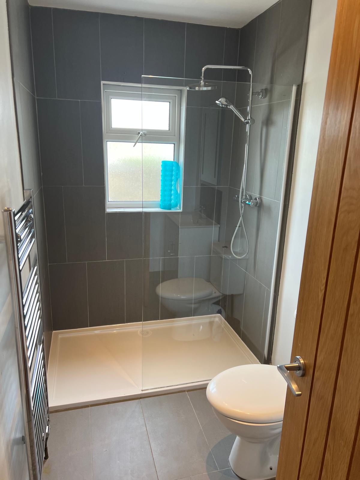 Walk-in shower room